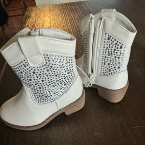 NWT—Toddler cowgirl boots. White with rhinestones. Size:5Y super cute!